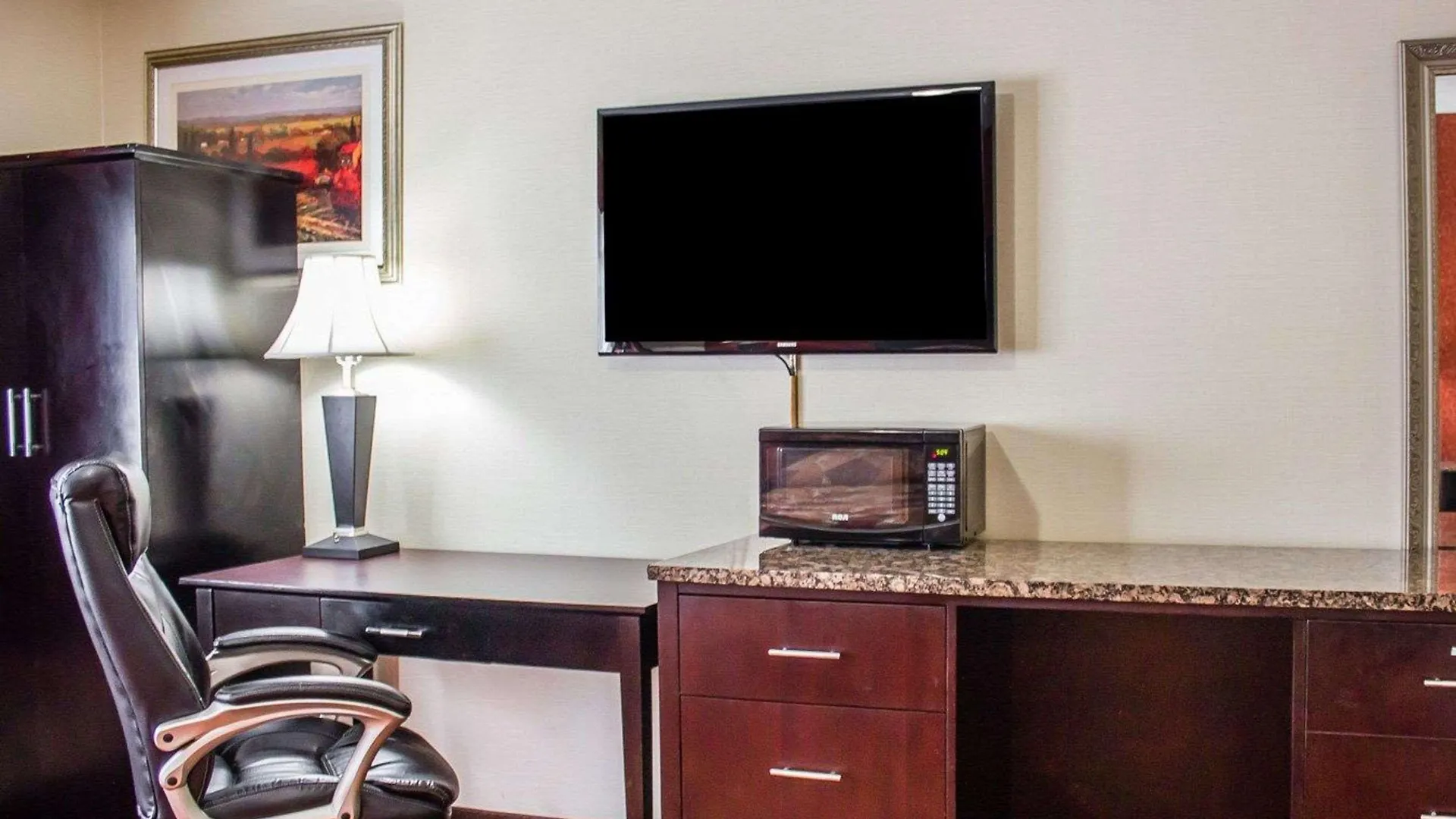 **  Rodeway Inn Macarthur Airport Ronkonkoma United States