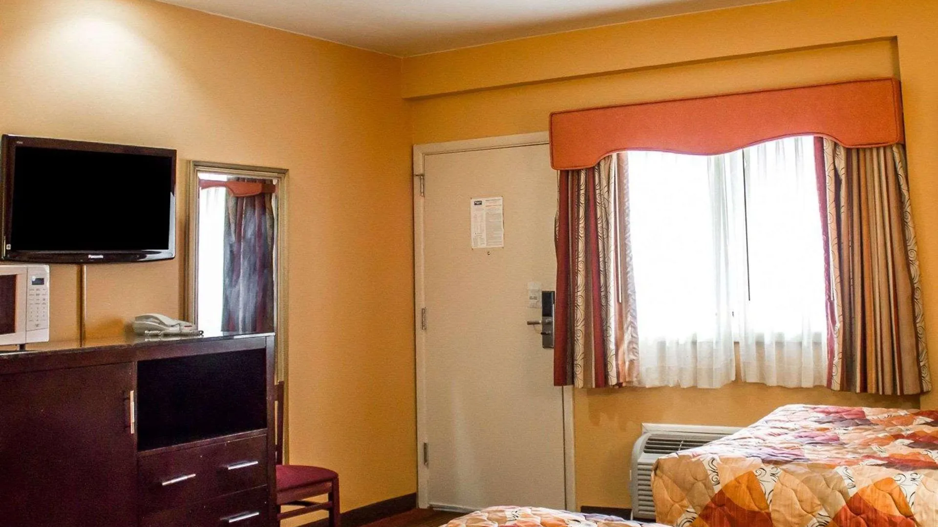 Rodeway Inn Macarthur Airport Ronkonkoma