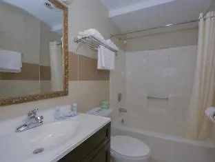 Rodeway Inn Macarthur Airport Ronkonkoma 2*,  United States
