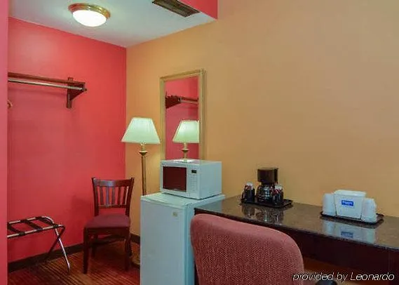 Rodeway Inn Macarthur Airport Ronkonkoma