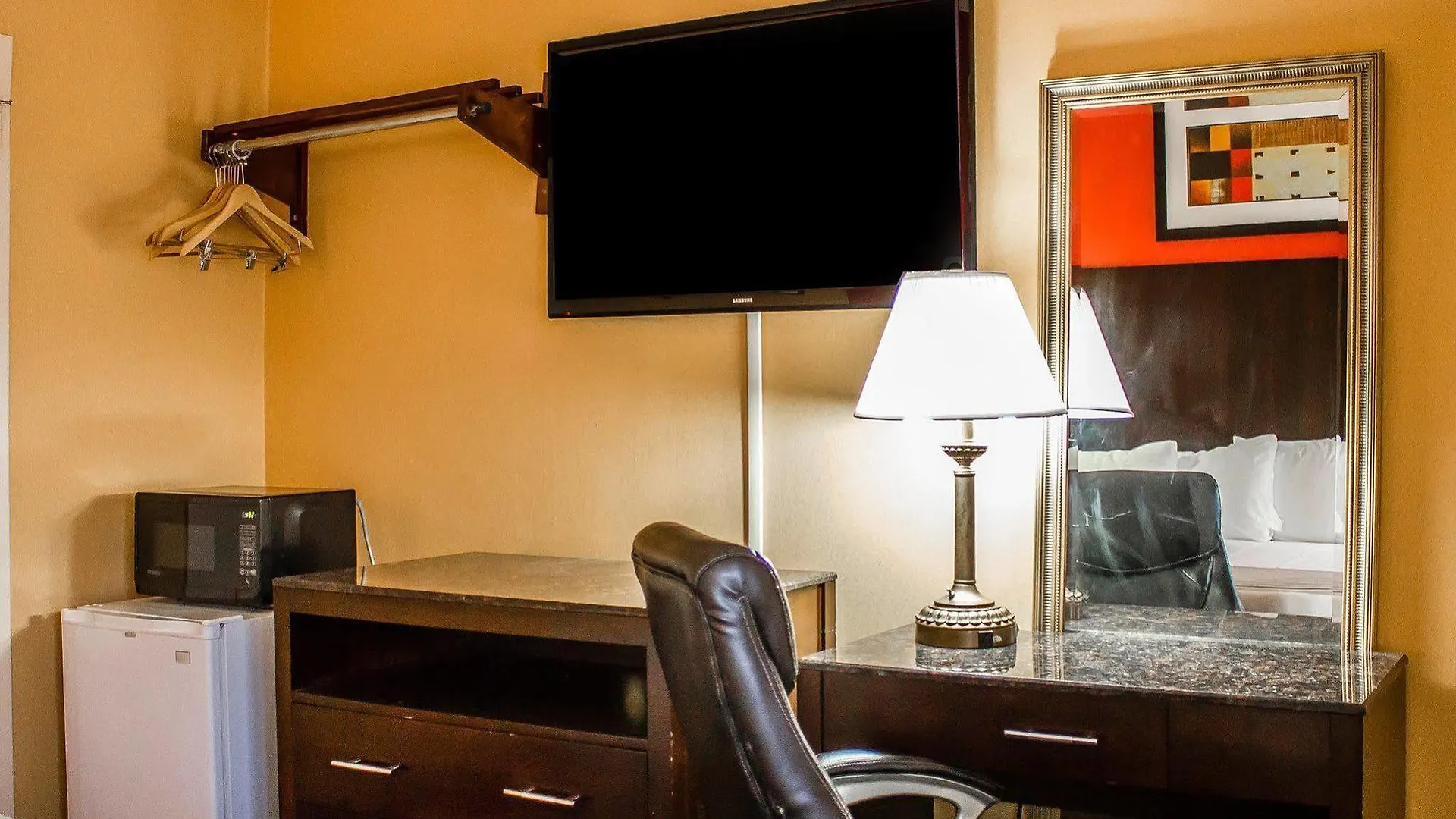 Rodeway Inn Macarthur Airport Ronkonkoma