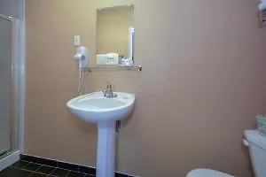 Rodeway Inn Macarthur Airport Ronkonkoma