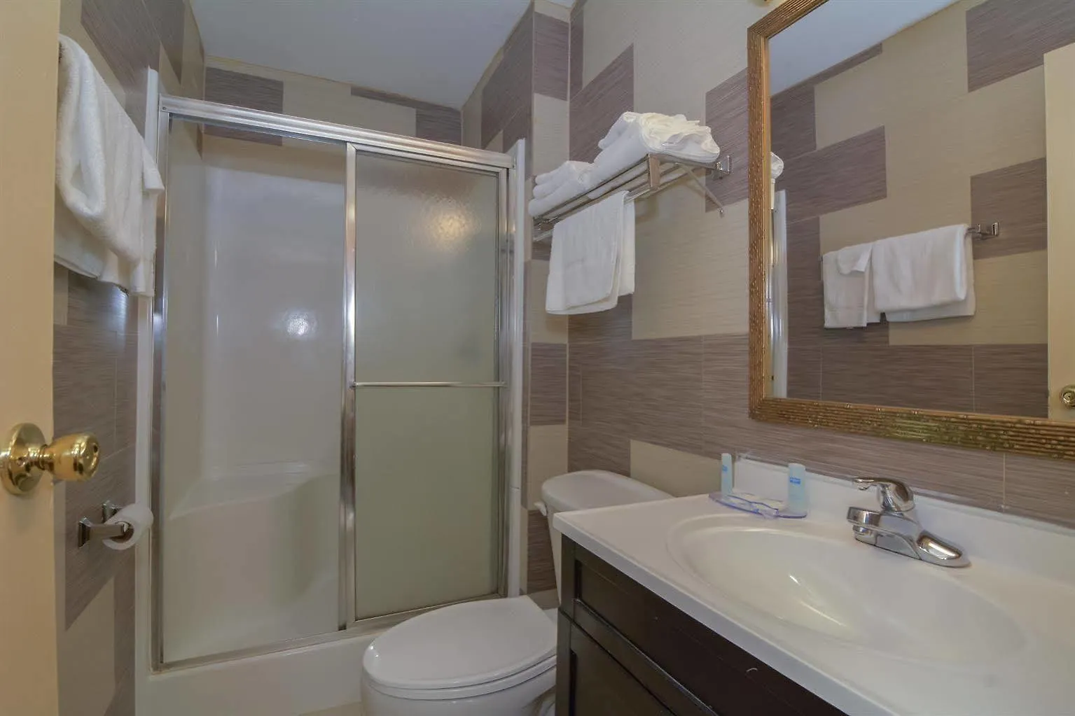 **  Rodeway Inn Macarthur Airport Ronkonkoma United States